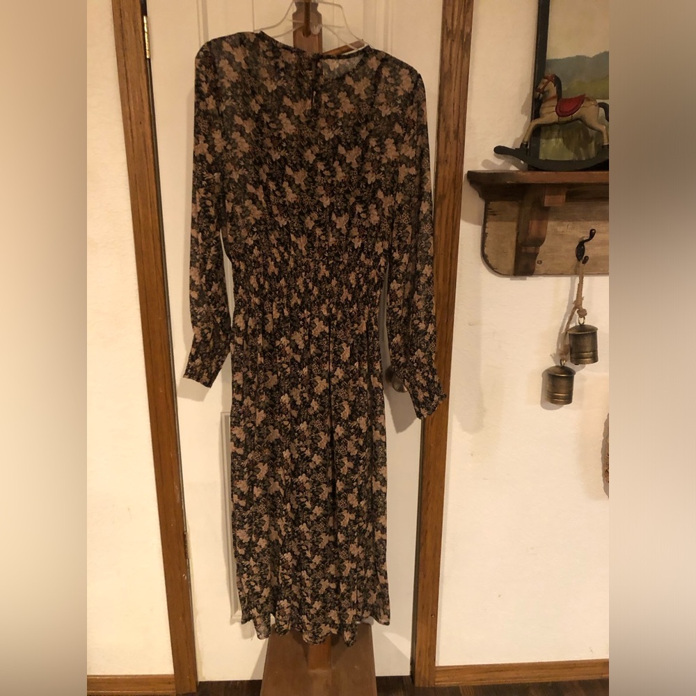 Elegant Floral Long Sleeve Dress - Picture 5 of 6